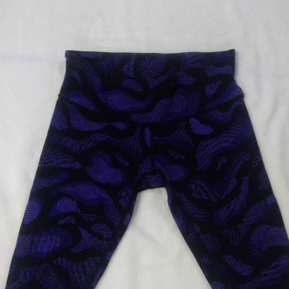 Lululemon's Wunder Up Pant III IN Warp Super Purple & Black Workout Leggings - Picture 3 of 8